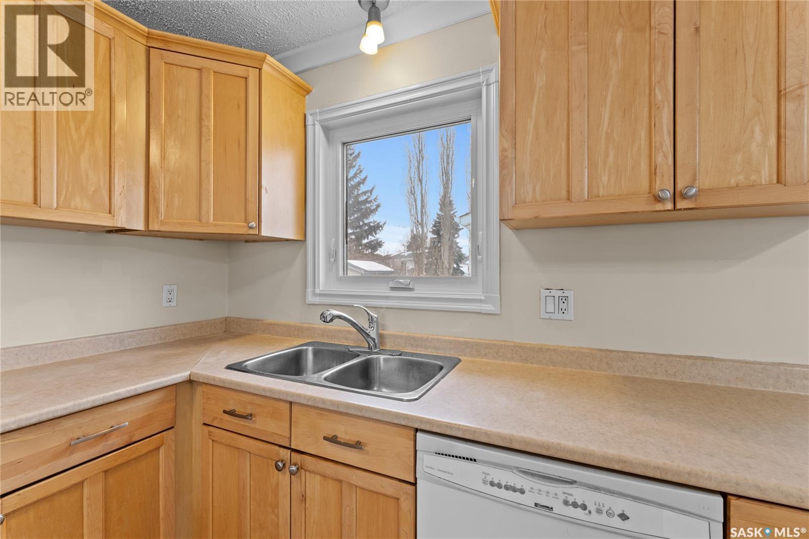 3618 Fairlight Drive, Saskatoon, SK - Indoor Photo Showing Kitchen With Double Sink