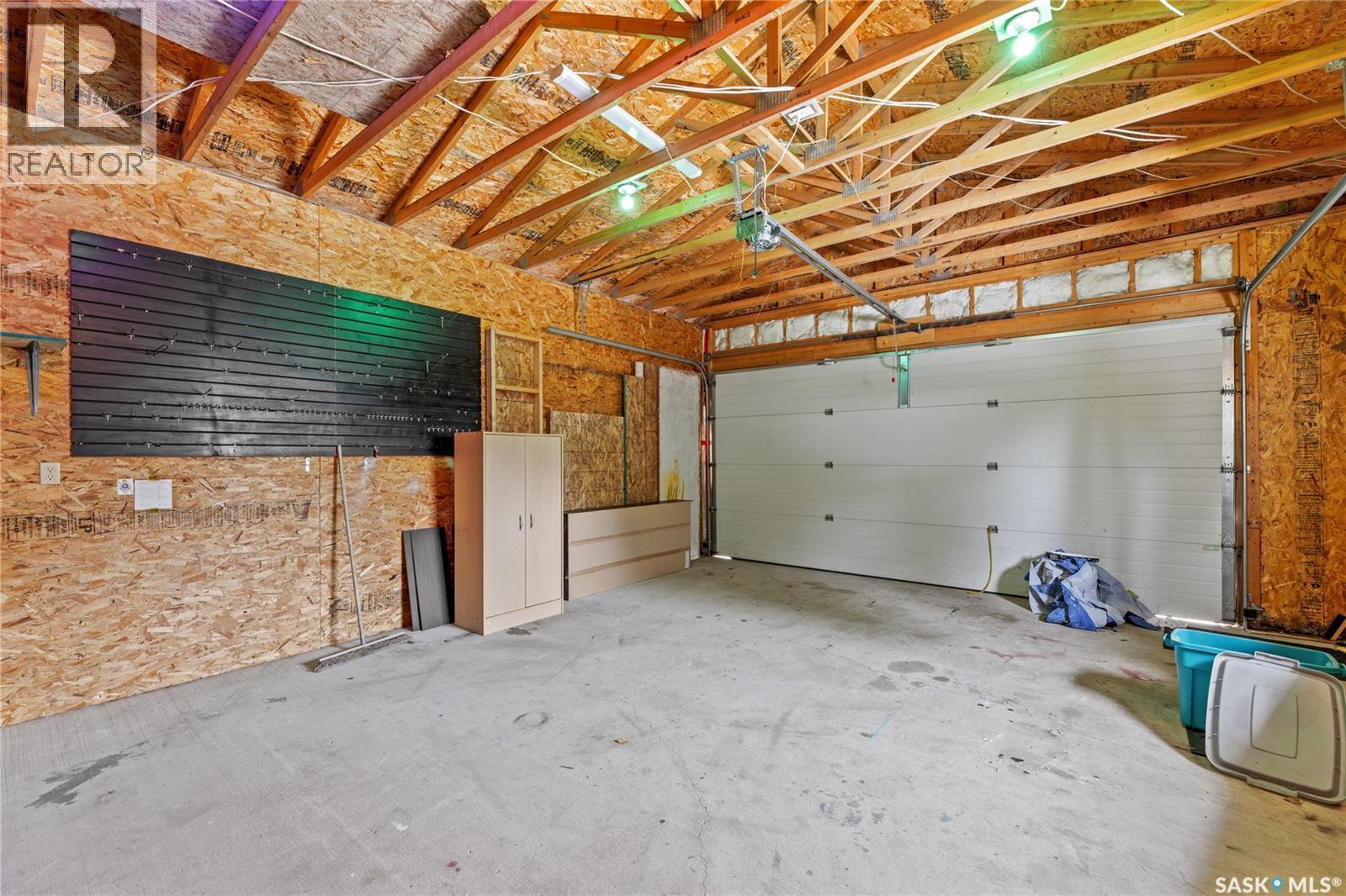 3618 Fairlight Drive, Saskatoon, SK - Indoor Photo Showing Garage