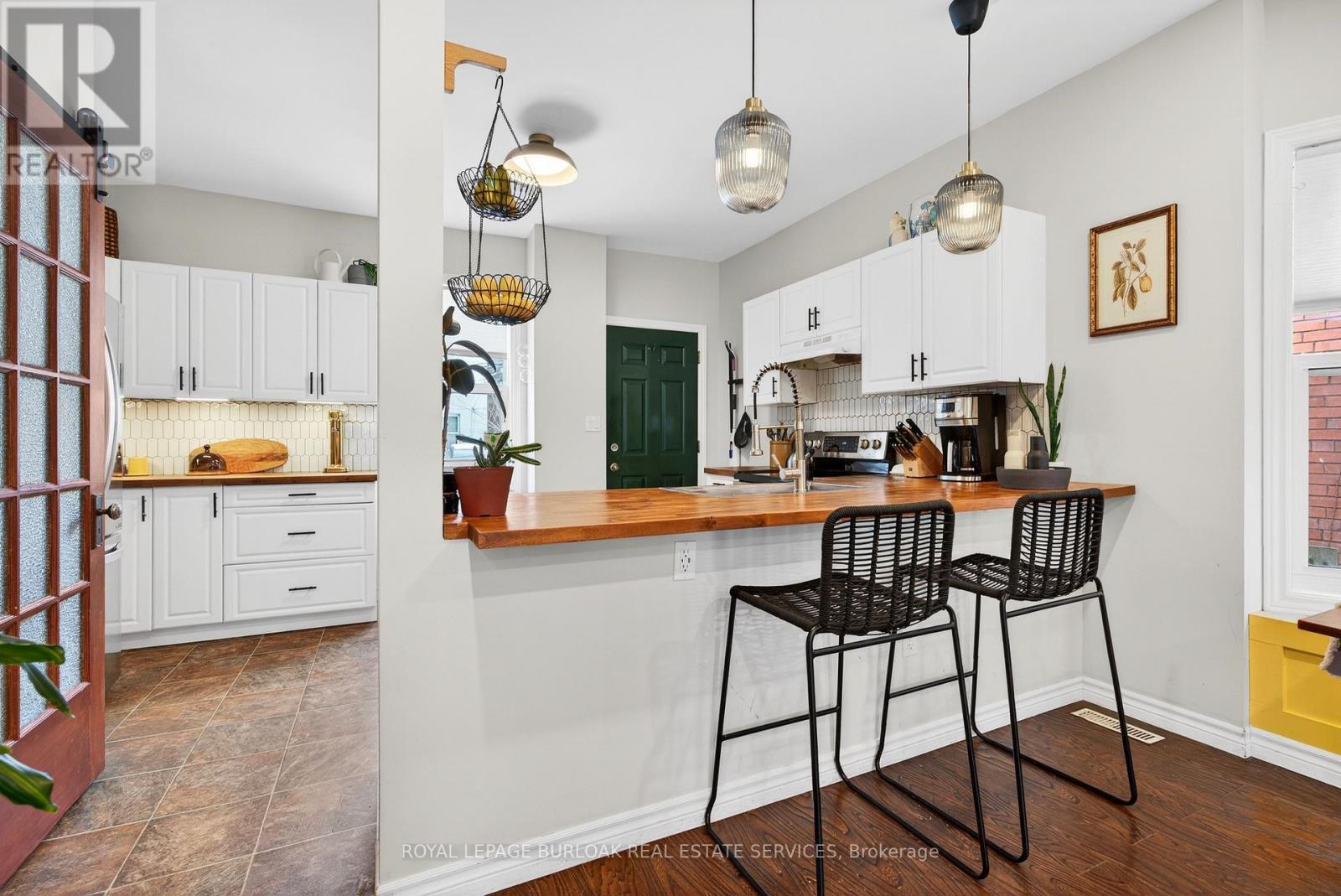 792 Cannon Street E, Hamilton, ON - Indoor Photo Showing Kitchen