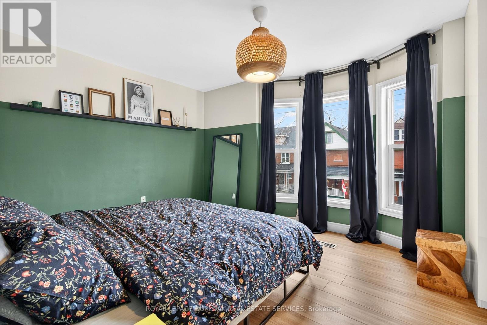 792 Cannon Street E, Hamilton, ON - Indoor Photo Showing Bedroom