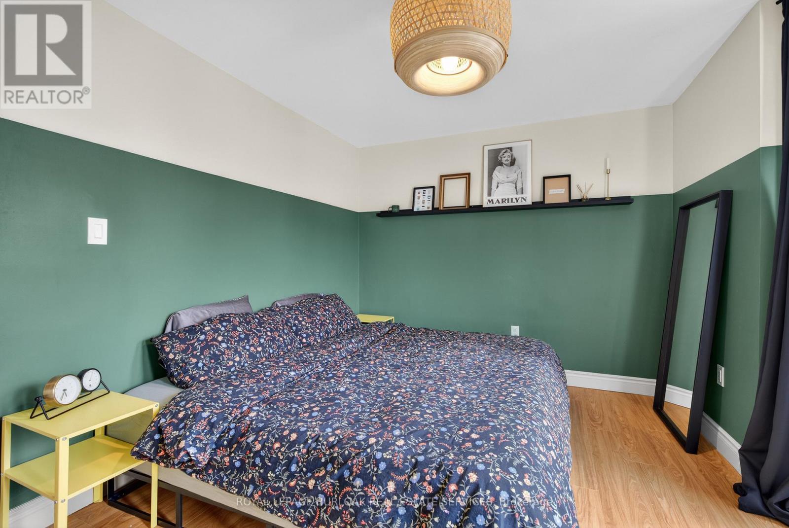 792 Cannon Street E, Hamilton, ON - Indoor Photo Showing Bedroom