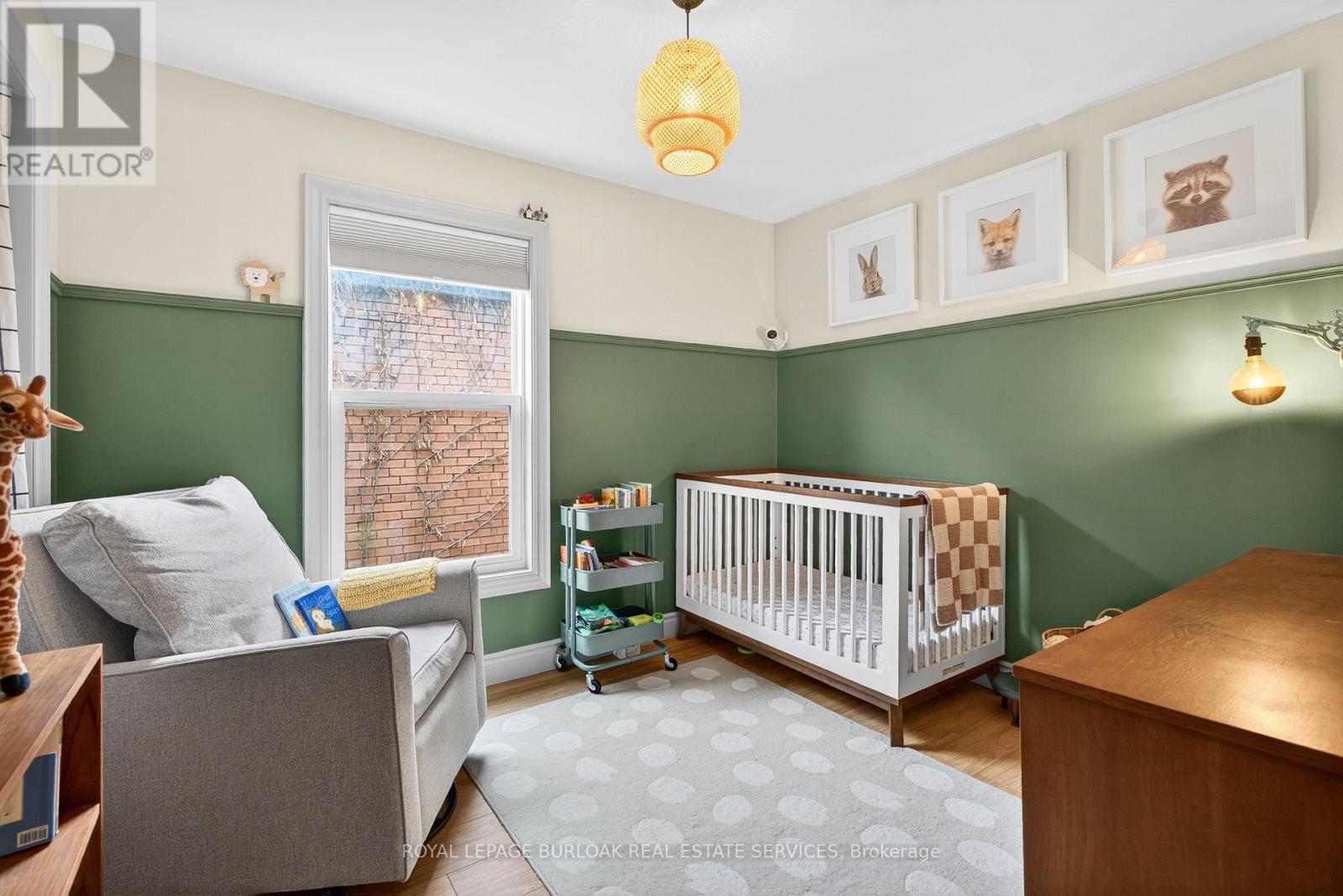 792 Cannon Street E, Hamilton, ON - Indoor Photo Showing Bedroom