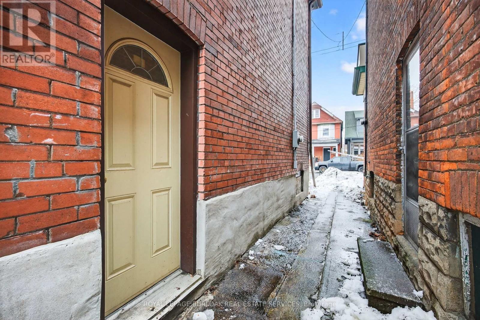 792 Cannon Street E, Hamilton, ON - Outdoor With Exterior