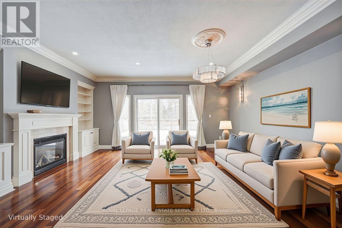 115 St Lawrence Drive, Mississauga, ON - Indoor Photo Showing Living Room With Fireplace