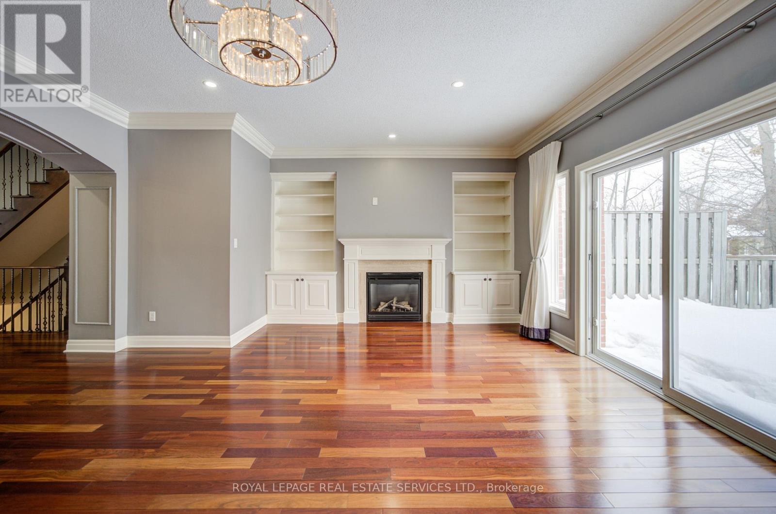 115 St Lawrence Drive, Mississauga, ON - Indoor With Fireplace