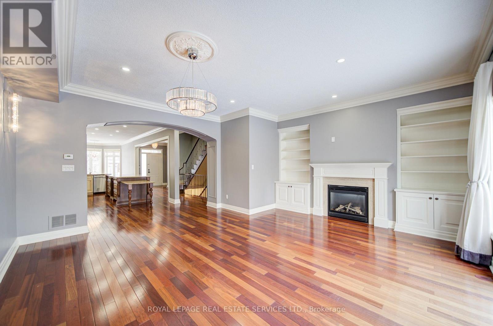 115 St Lawrence Drive, Mississauga, ON - Indoor With Fireplace