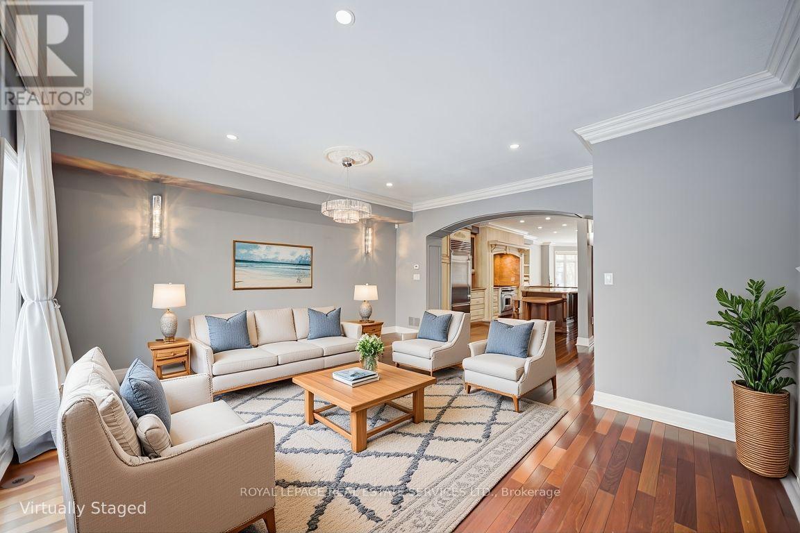 115 St Lawrence Drive, Mississauga, ON - Indoor Photo Showing Living Room