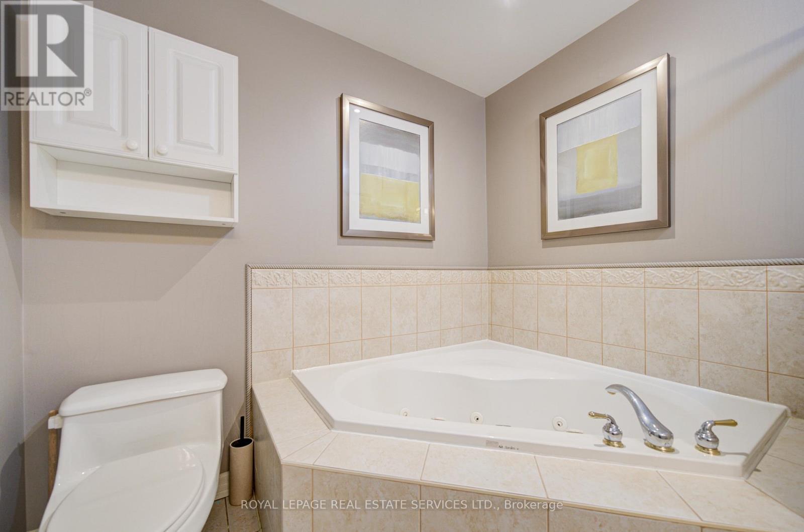 115 St Lawrence Drive, Mississauga, ON - Indoor Photo Showing Bathroom