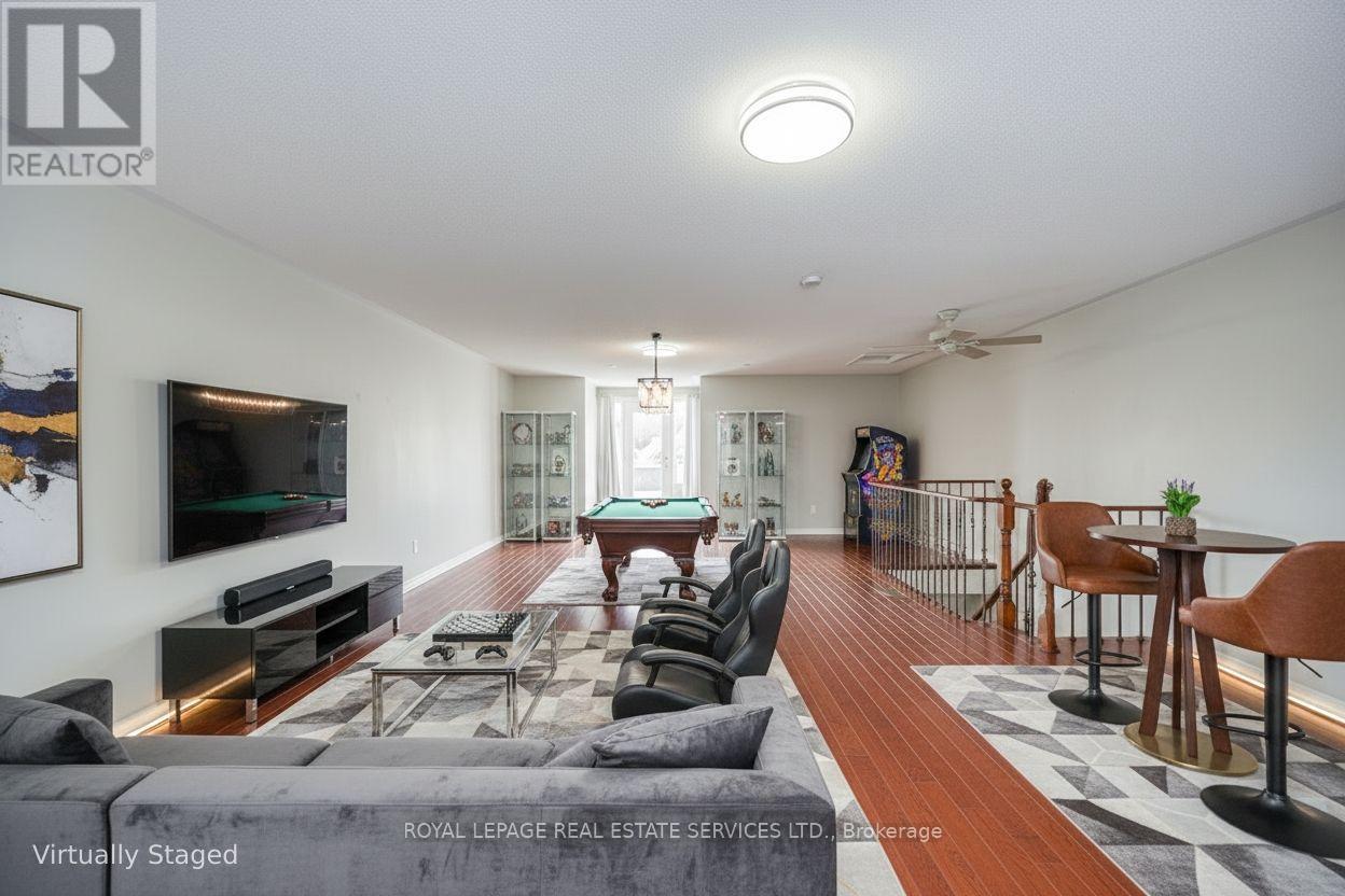 115 St Lawrence Drive, Mississauga, ON - Indoor Photo Showing Living Room