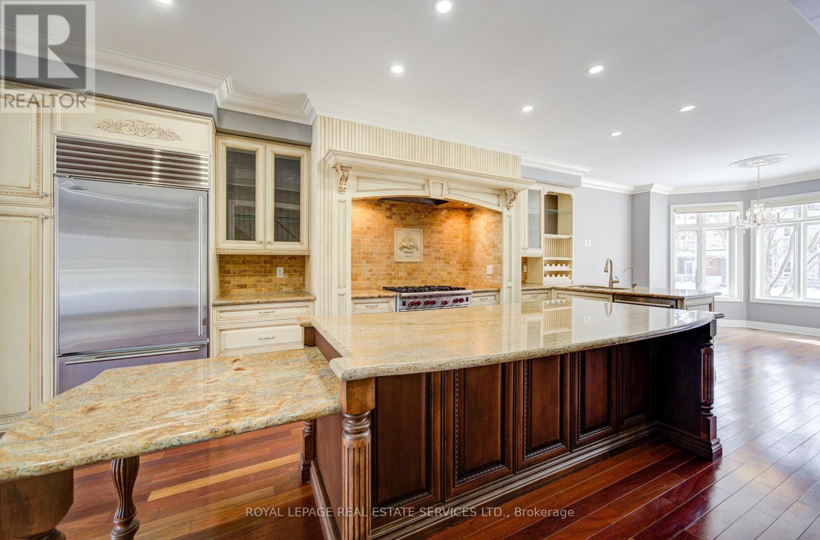 115 St Lawrence Drive, Mississauga, ON - Indoor Photo Showing Kitchen With Upgraded Kitchen
