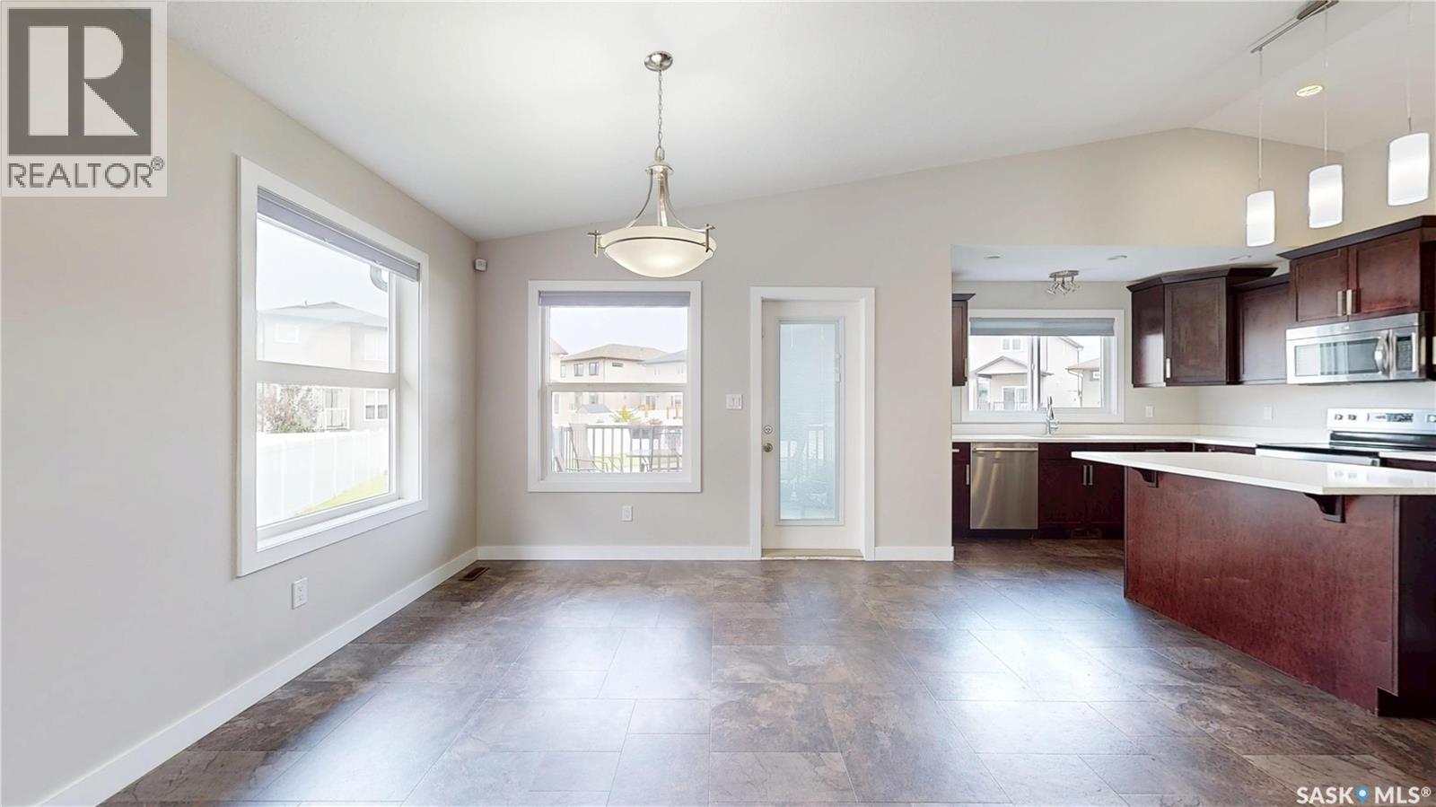 5614 Beacon Place, Regina, SK - Indoor Photo Showing Kitchen