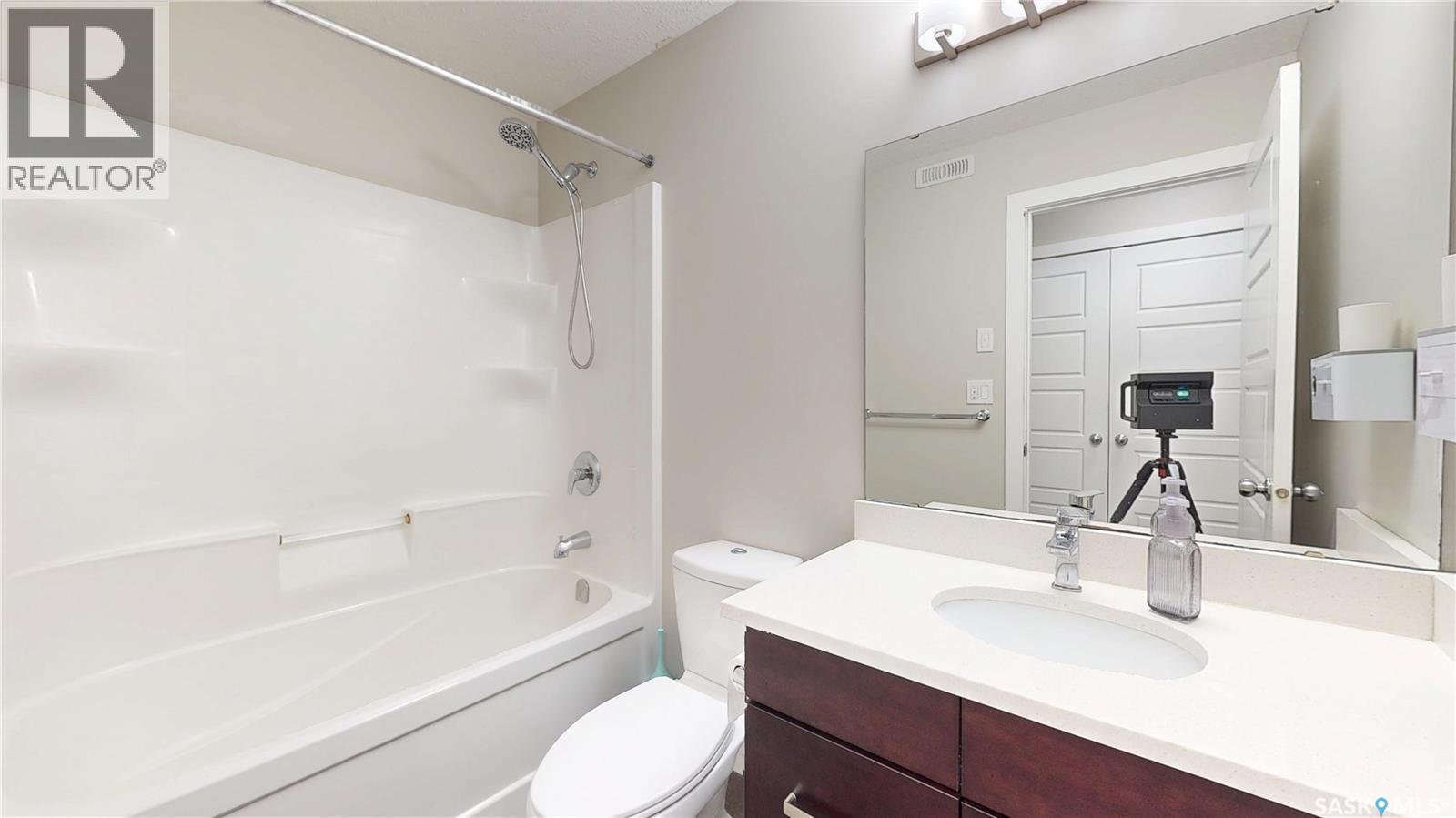 5614 Beacon Place, Regina, SK - Indoor Photo Showing Bathroom