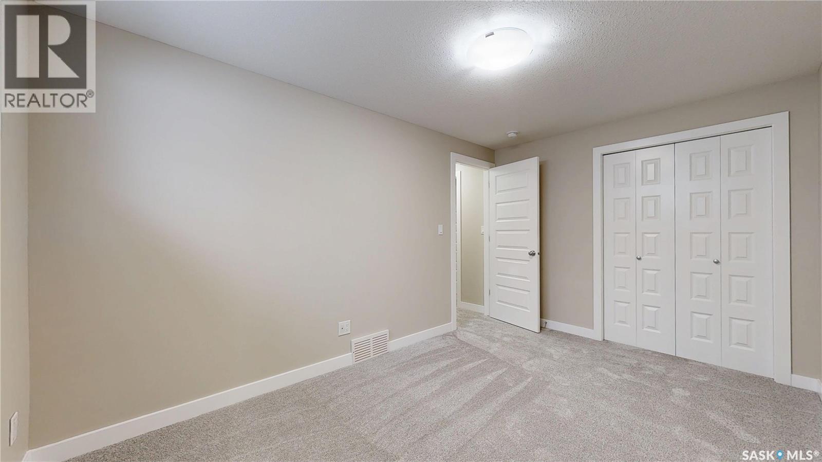5614 Beacon Place, Regina, SK - Indoor