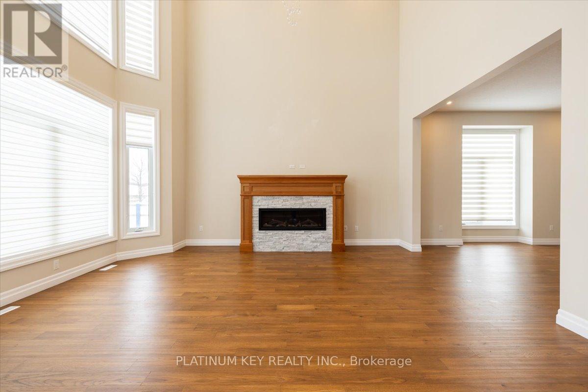 7 Edgeview Crescent, Middlesex Centre (Kilworth), ON - Indoor Photo Showing Living Room With Fireplace