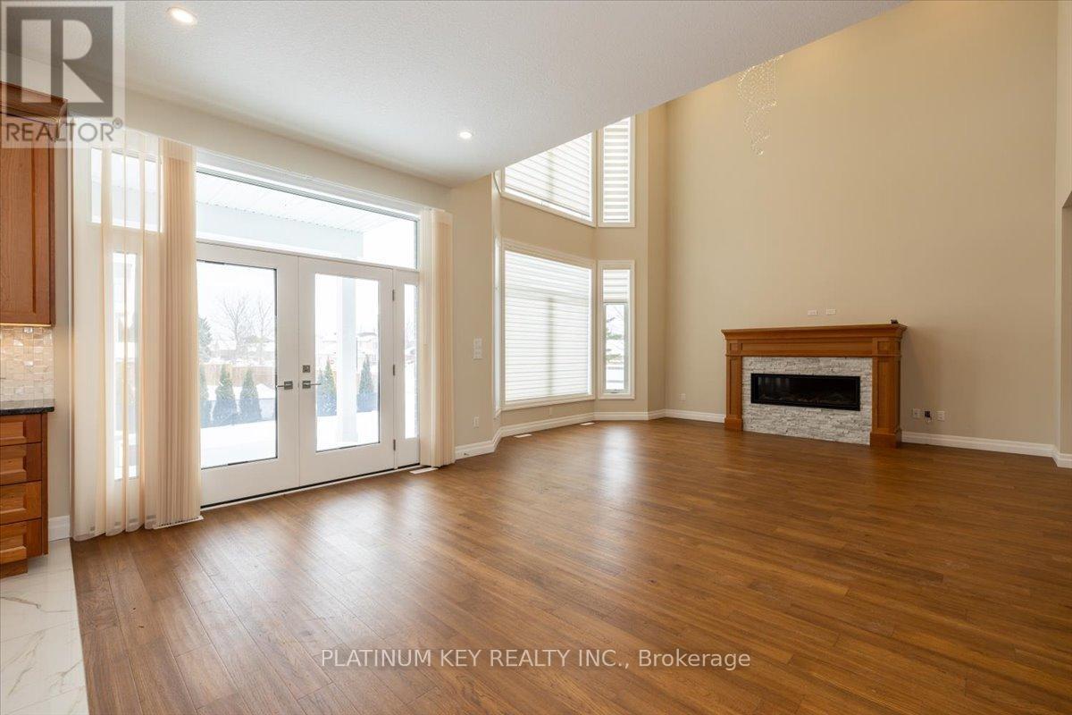 7 Edgeview Crescent, Middlesex Centre (Kilworth), ON - Indoor Photo Showing Living Room With Fireplace