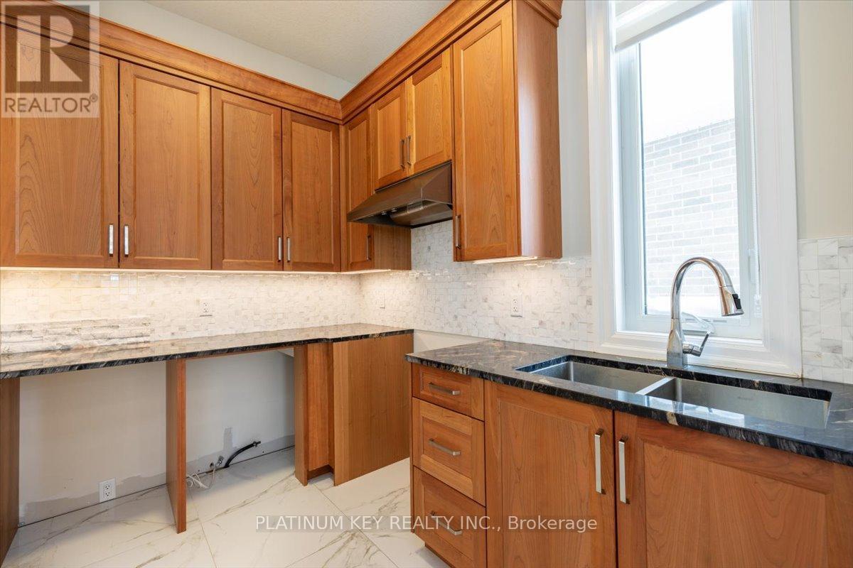 7 Edgeview Crescent, Middlesex Centre (Kilworth), ON - Indoor Photo Showing Kitchen