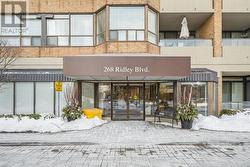 1716 - 268 RIDLEY BOULEVARD Toronto, ON M5M 4N3