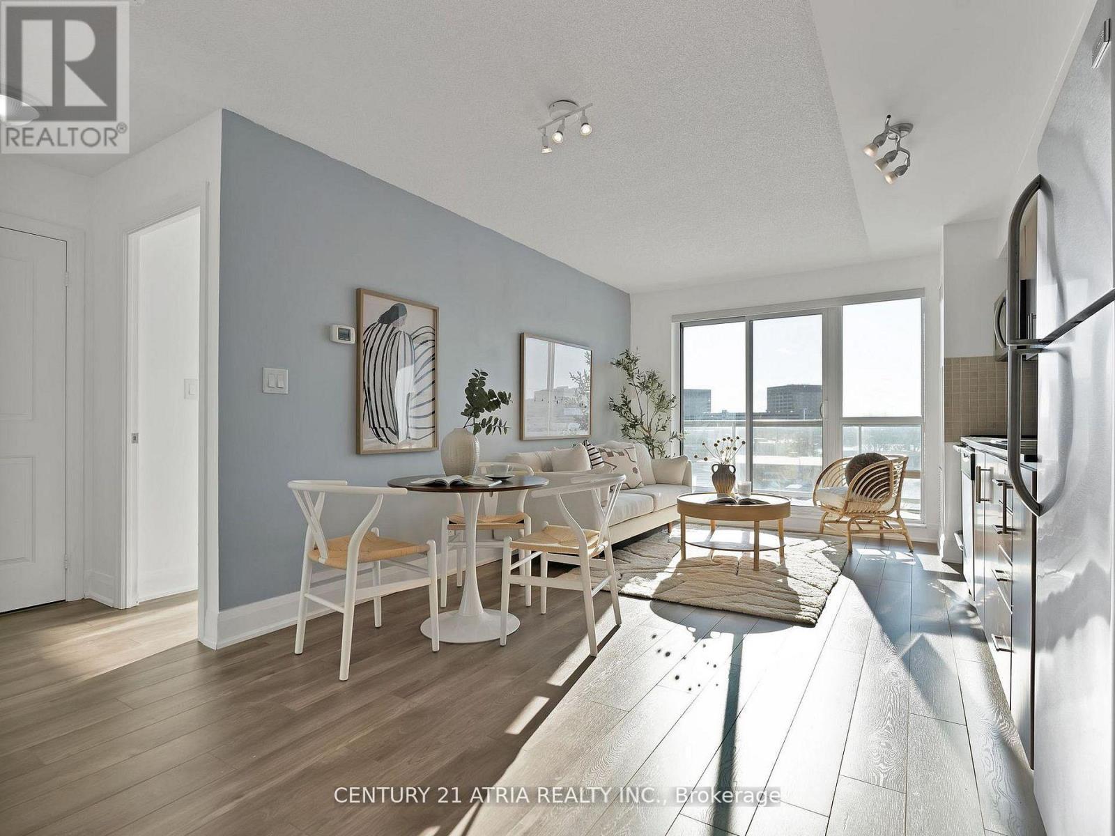 308 - 30 Herons Hills Way, Toronto, ON - Indoor Photo Showing Living Room