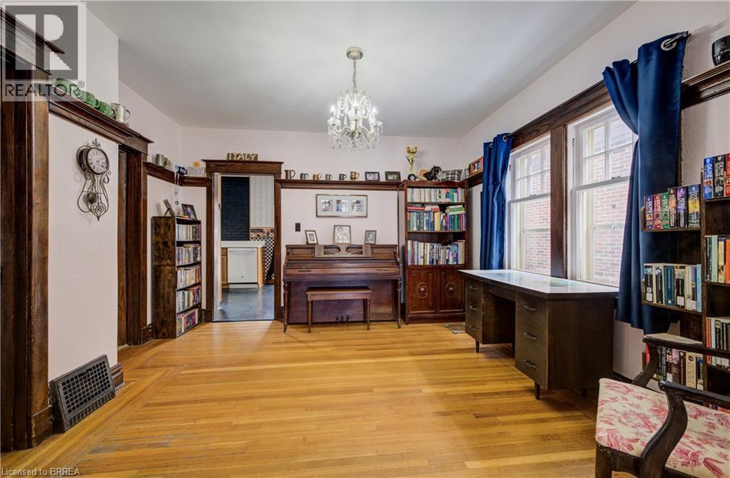 48 Longwood Road N, Hamilton, ON - Indoor