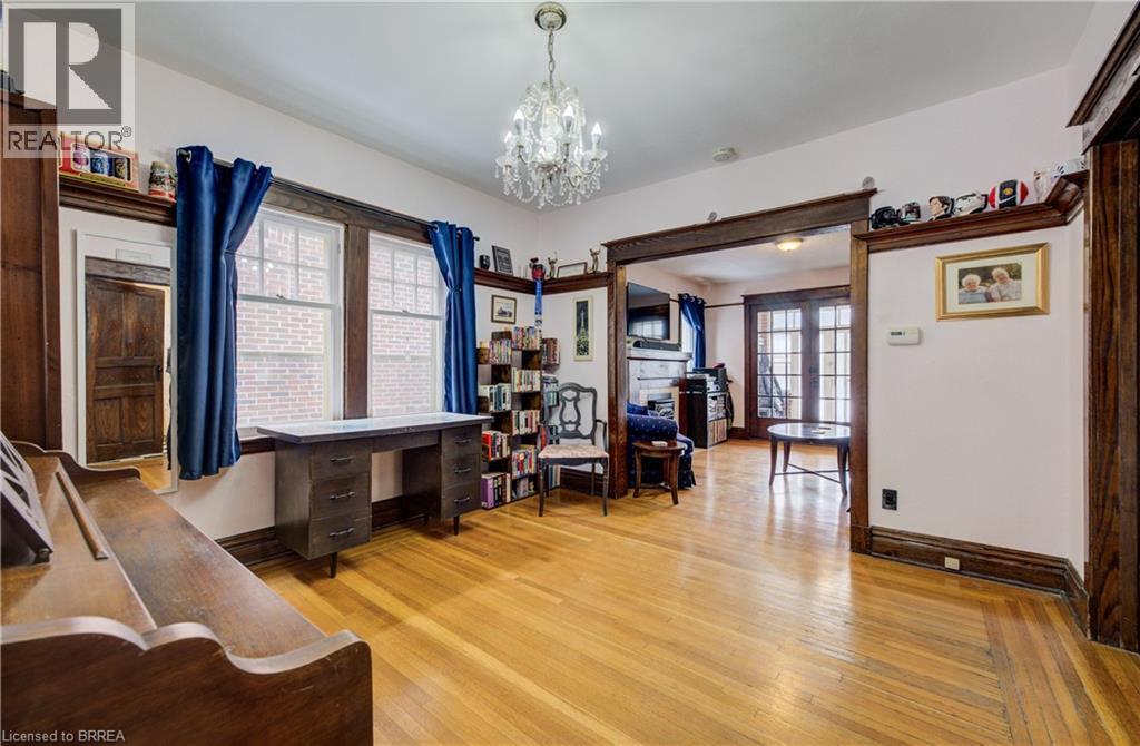 48 Longwood Road N, Hamilton, ON - Indoor