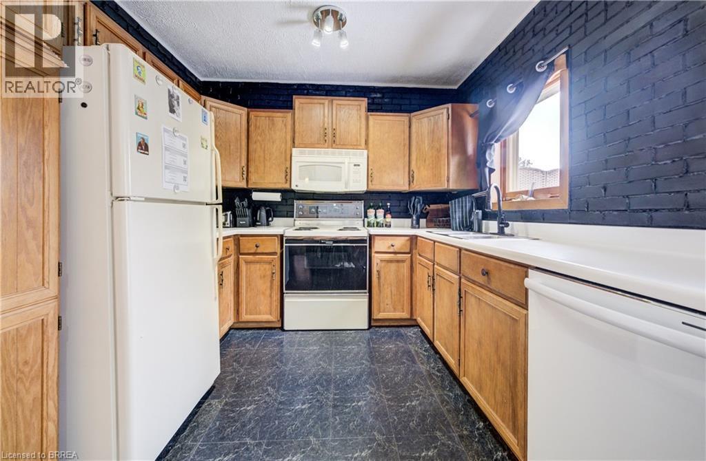 48 Longwood Road N, Hamilton, ON - Indoor Photo Showing Kitchen