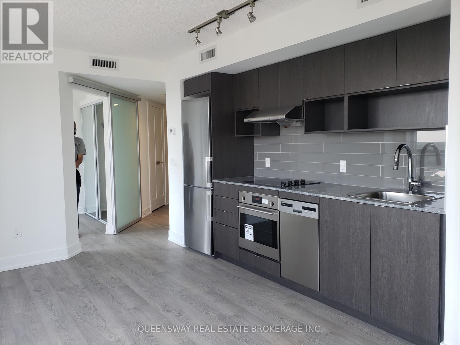 1504 - 7 Mabelle Avenue, Toronto, ON - Indoor Photo Showing Kitchen With Upgraded Kitchen