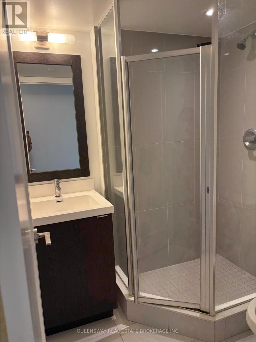 1504 - 7 Mabelle Avenue, Toronto, ON - Indoor Photo Showing Bathroom