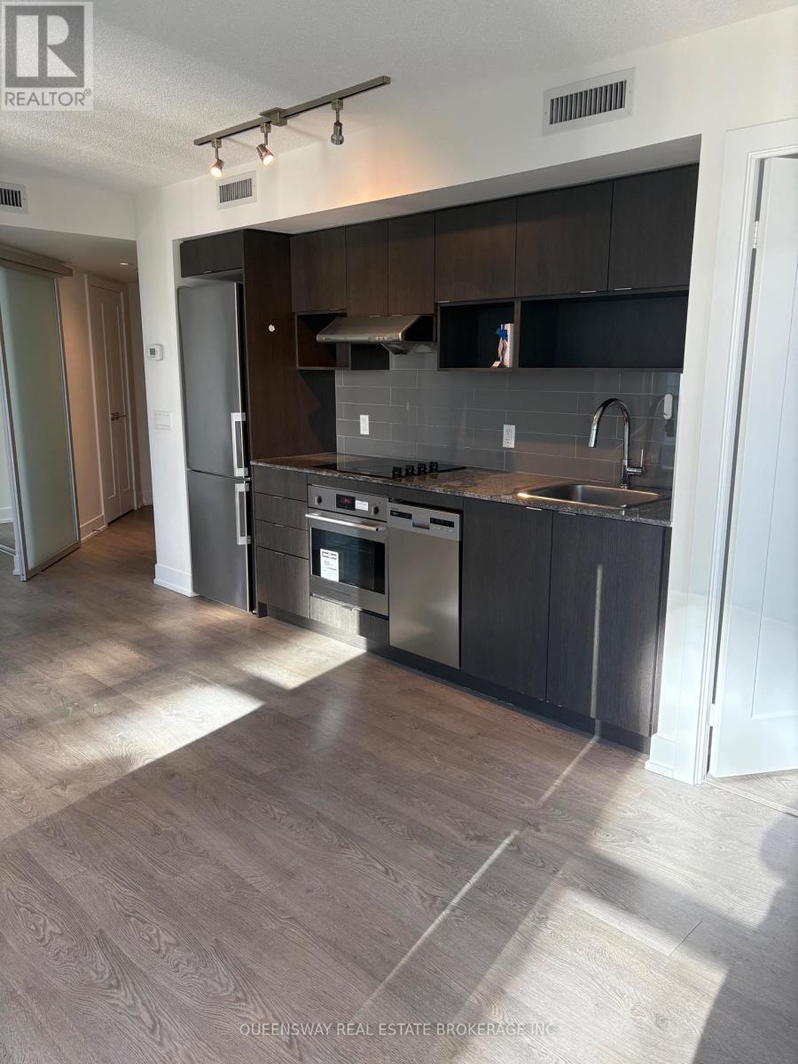 1504 - 7 Mabelle Avenue, Toronto, ON - Indoor Photo Showing Kitchen