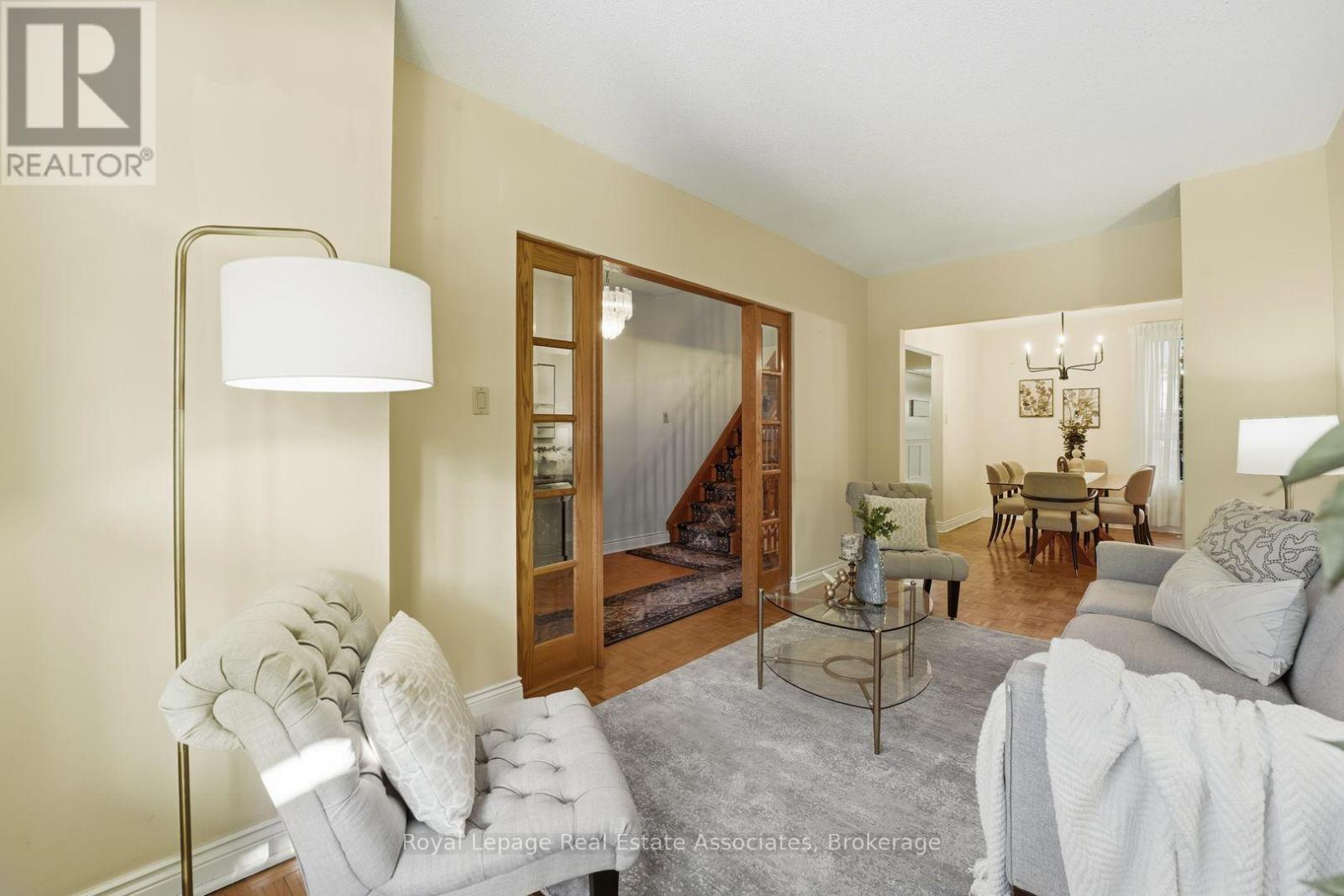 439 Salem Avenue N, Toronto, ON - Indoor Photo Showing Living Room