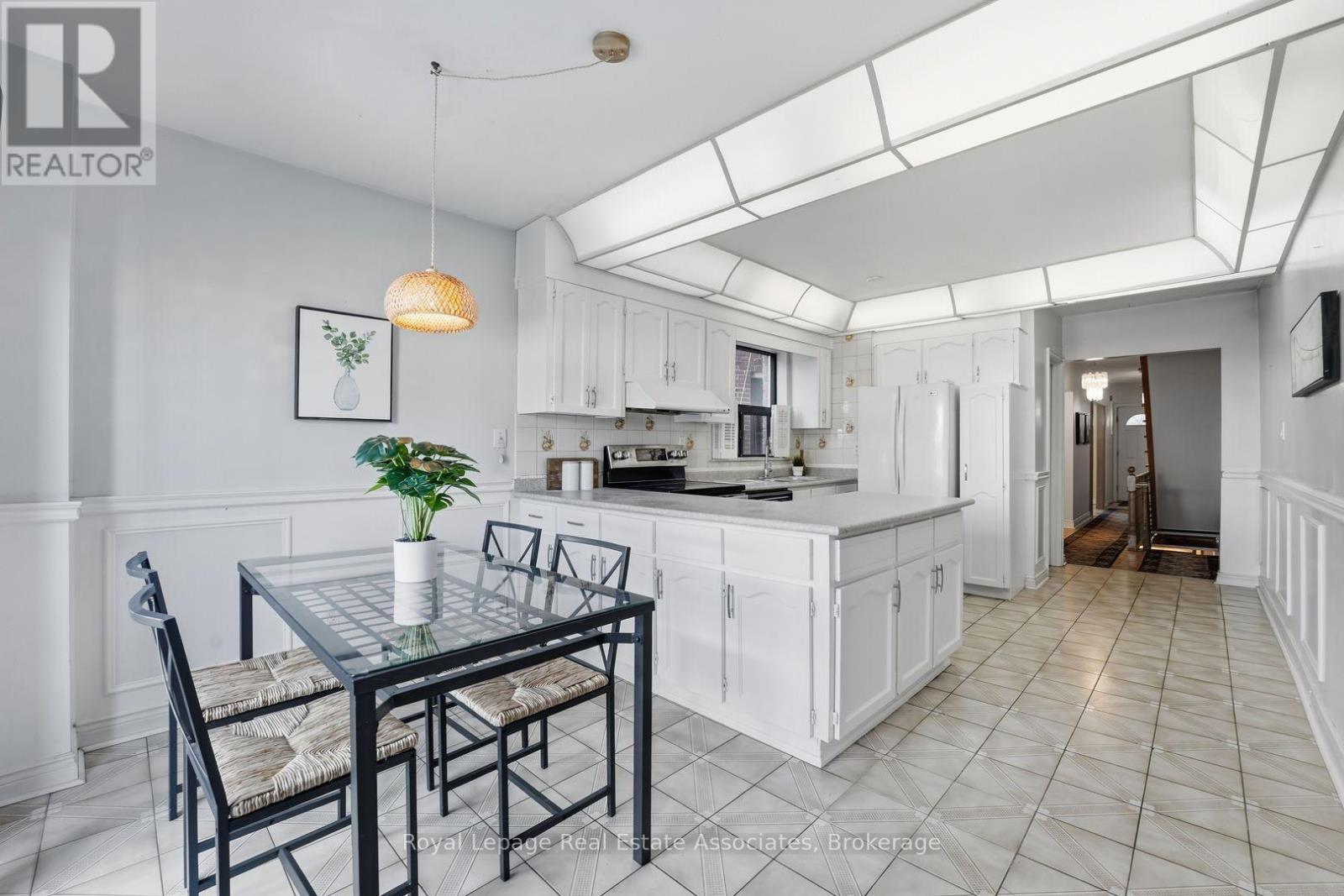 439 Salem Avenue N, Toronto, ON - Indoor Photo Showing Dining Room