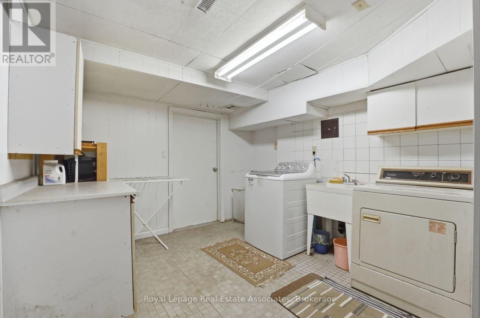 439 Salem Avenue N, Toronto, ON - Indoor Photo Showing Laundry Room