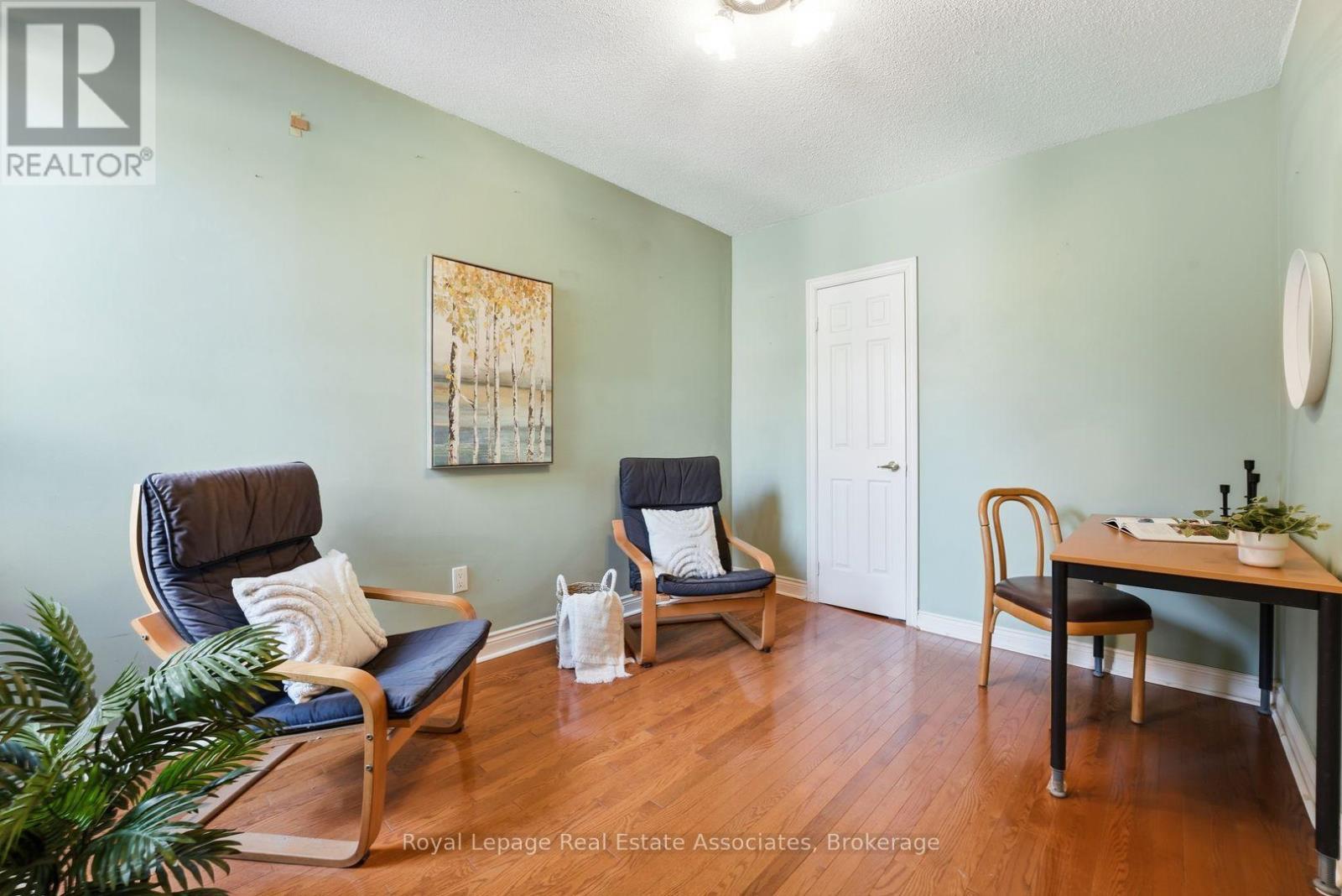 439 Salem Avenue N, Toronto, ON - Indoor