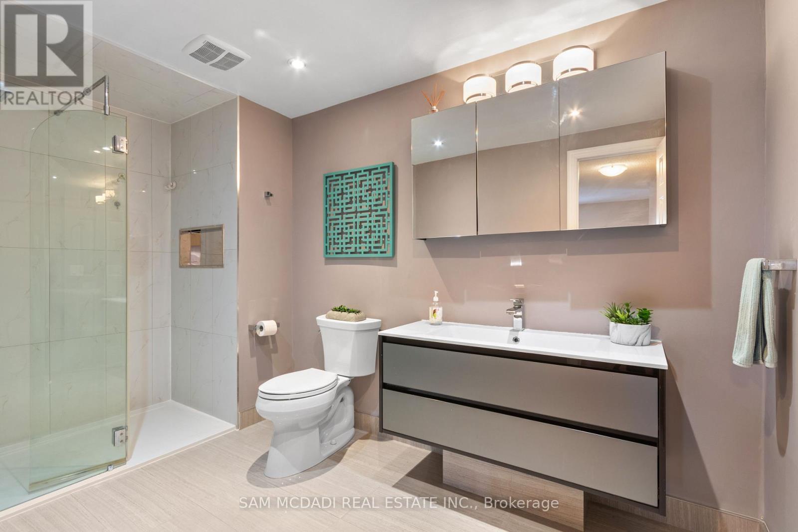 2332 Folkway Drive, Mississauga, ON - Indoor Photo Showing Bathroom