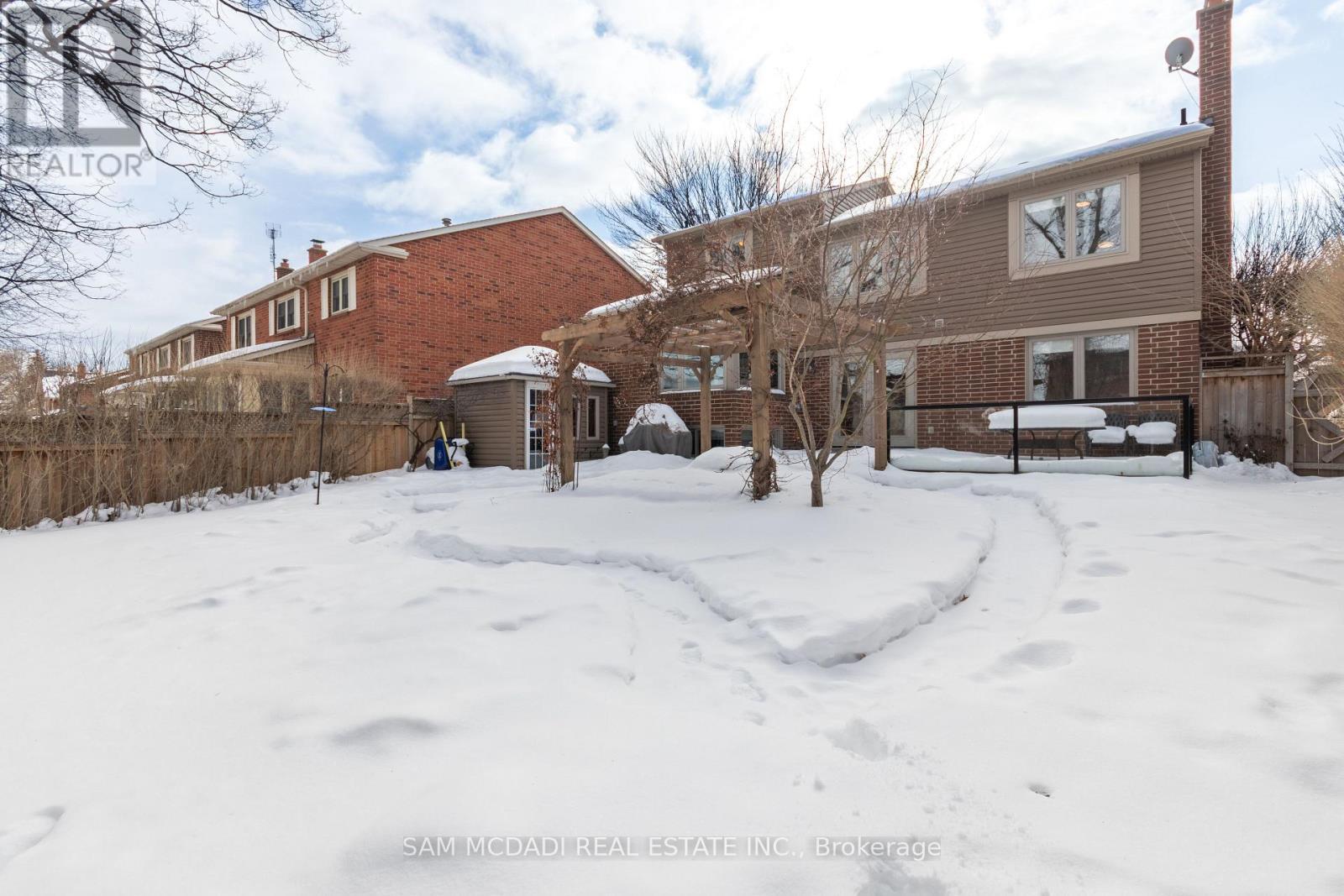 2332 Folkway Drive, Mississauga, ON - Outdoor