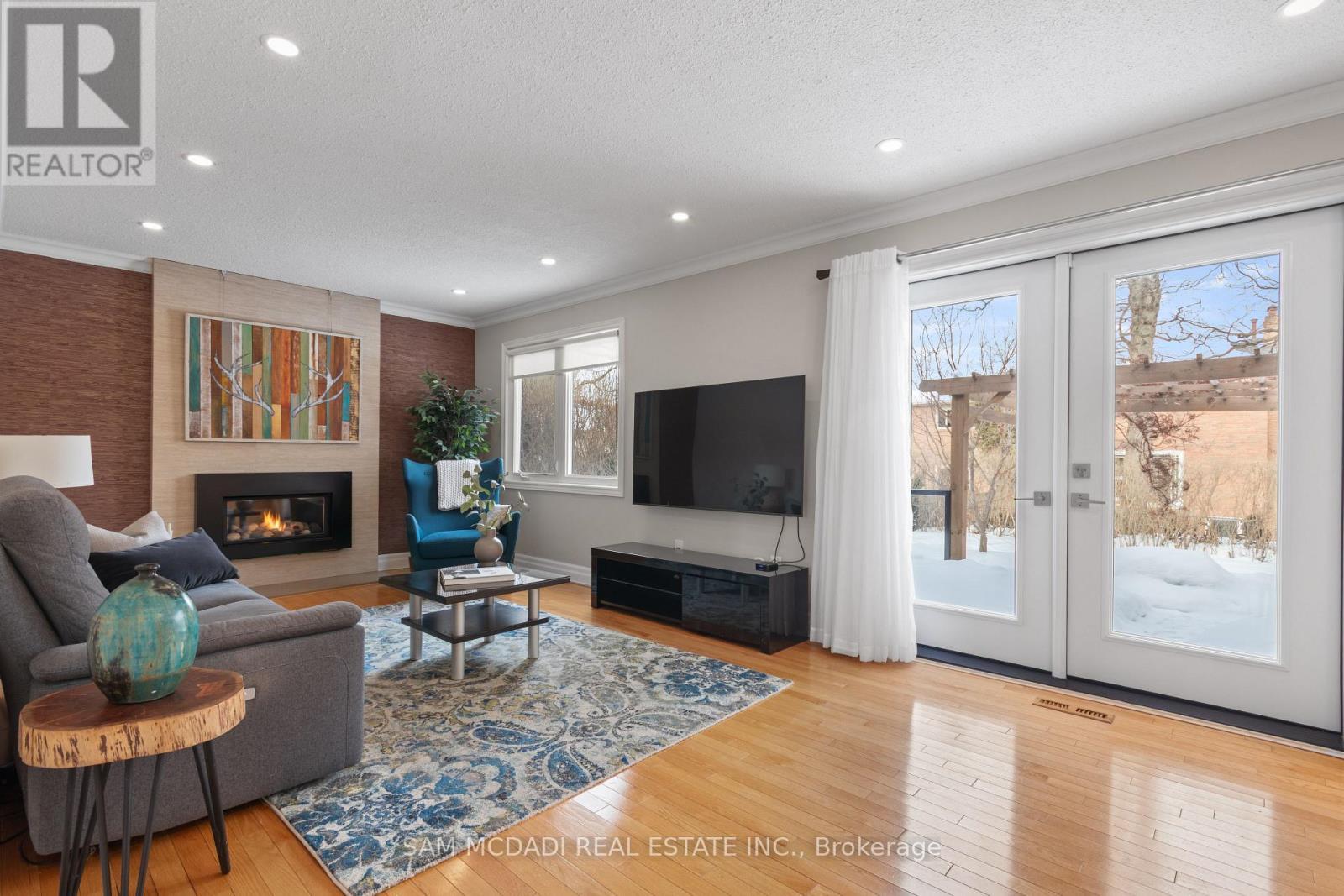 2332 Folkway Drive, Mississauga, ON - Indoor Photo Showing Living Room With Fireplace