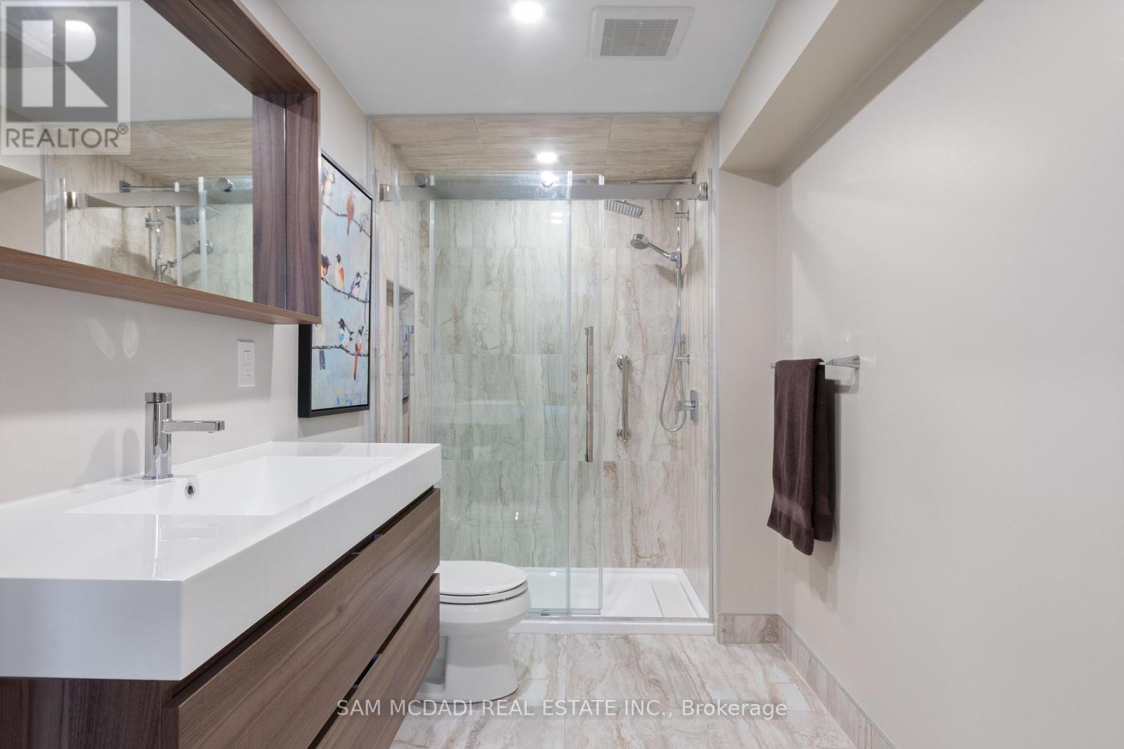 2332 Folkway Drive, Mississauga, ON - Indoor Photo Showing Bathroom