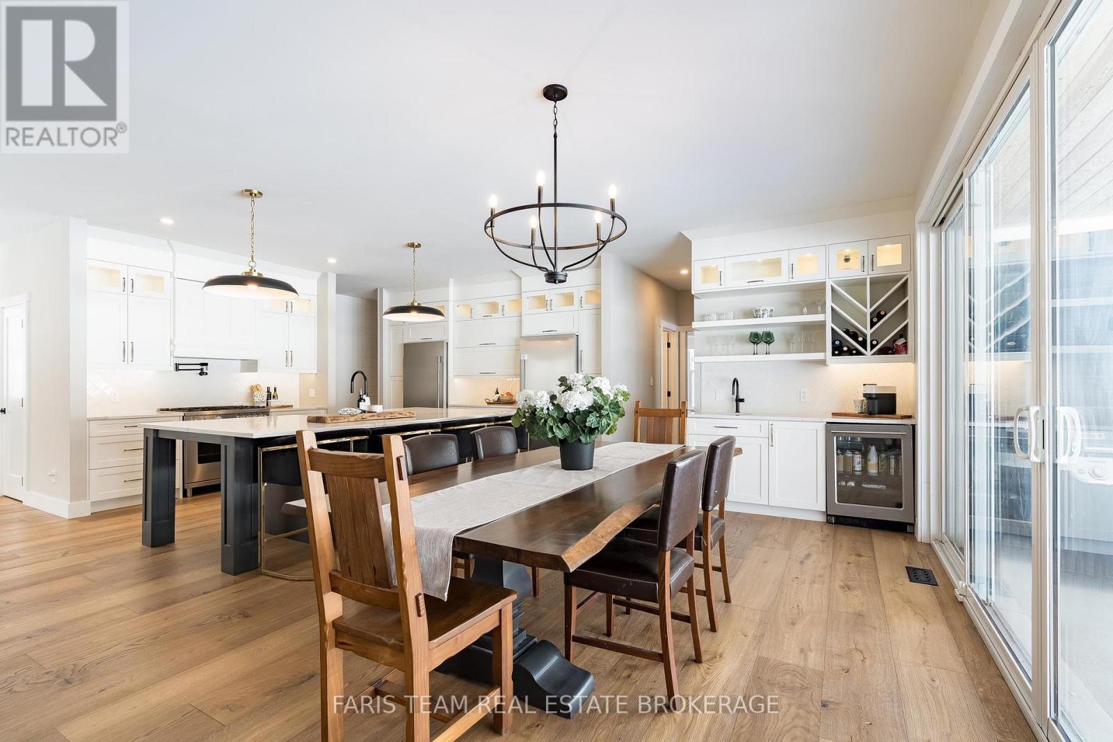 1555 Baseline Road S, Tiny, ON - Indoor Photo Showing Dining Room