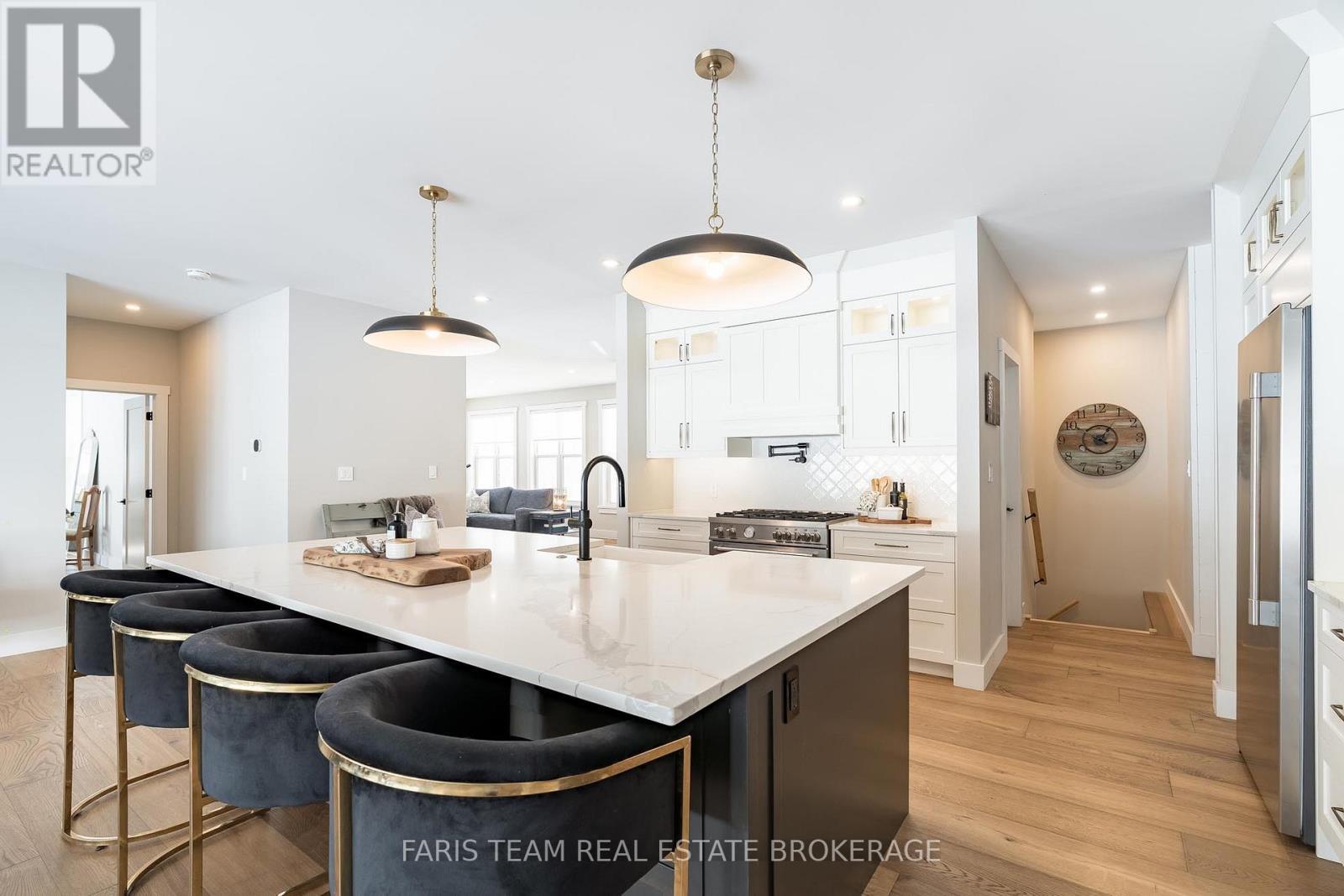 1555 Baseline Road S, Tiny, ON - Indoor Photo Showing Kitchen With Upgraded Kitchen