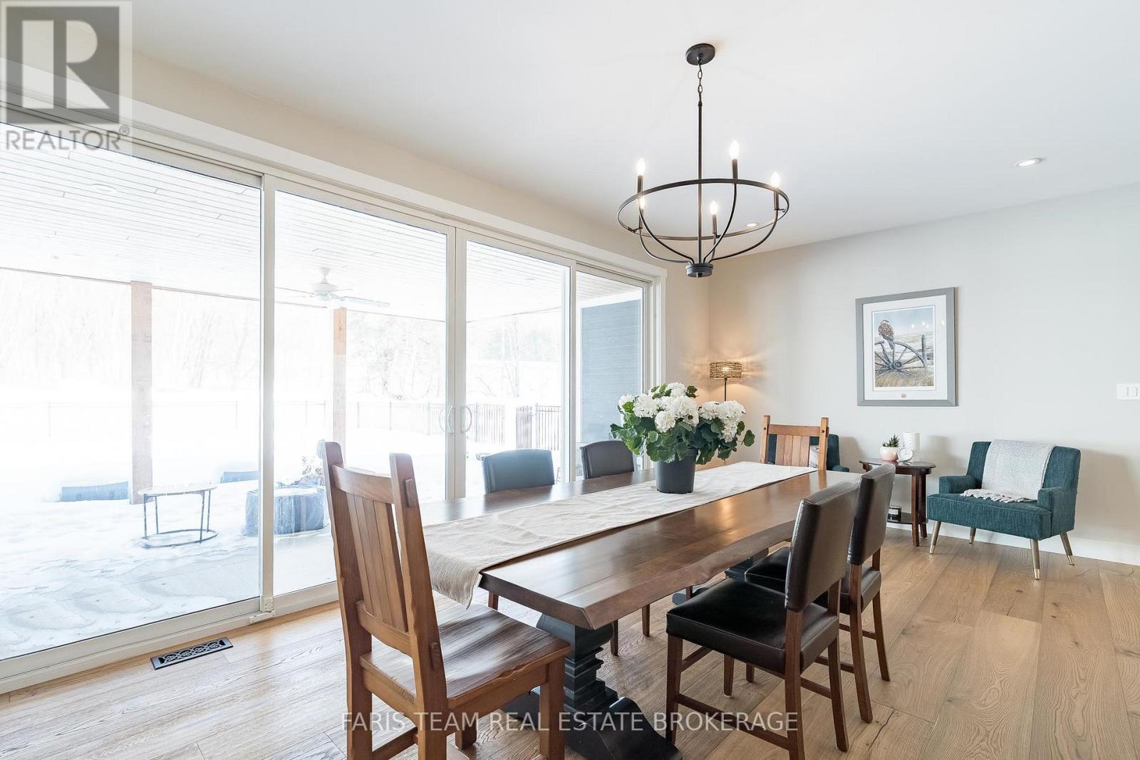 1555 Baseline Road S, Tiny, ON - Indoor Photo Showing Dining Room