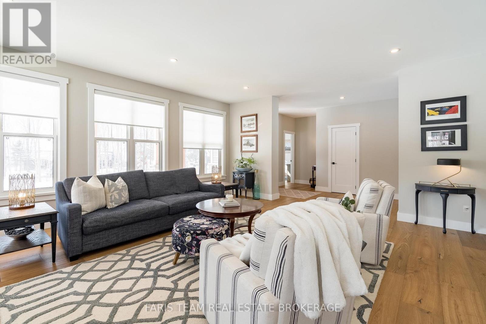 1555 Baseline Road S, Tiny, ON - Indoor Photo Showing Living Room