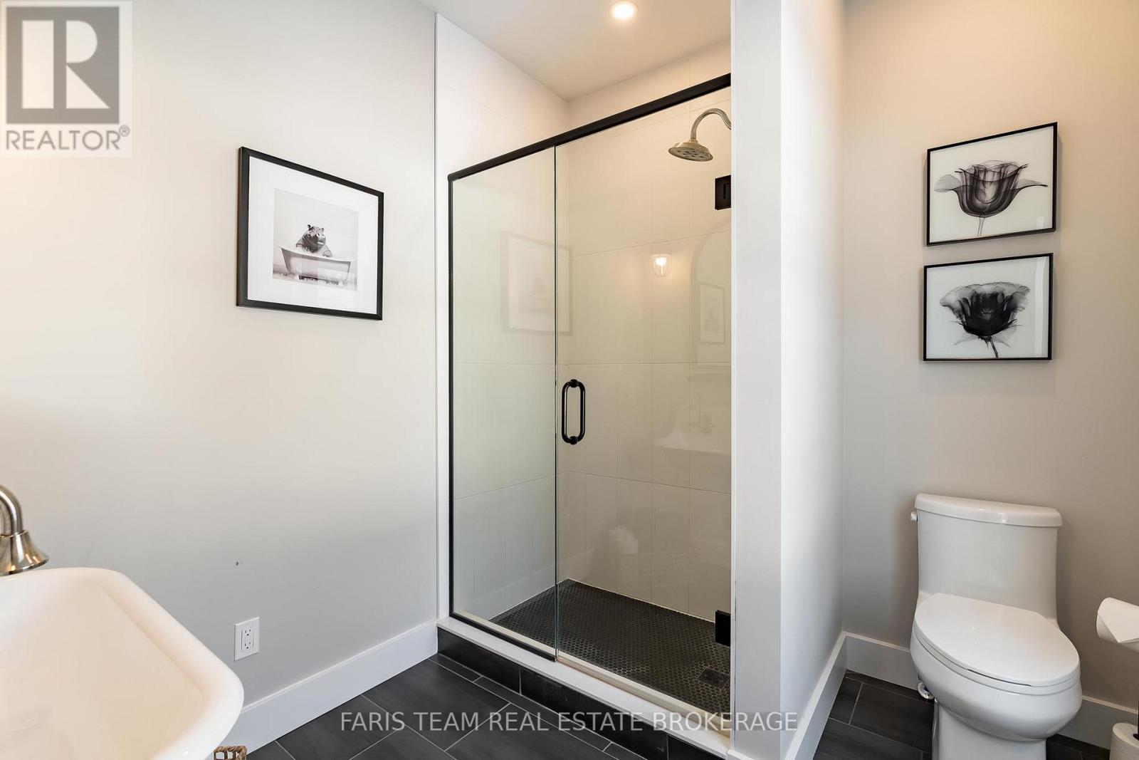 1555 Baseline Road S, Tiny, ON - Indoor Photo Showing Bathroom