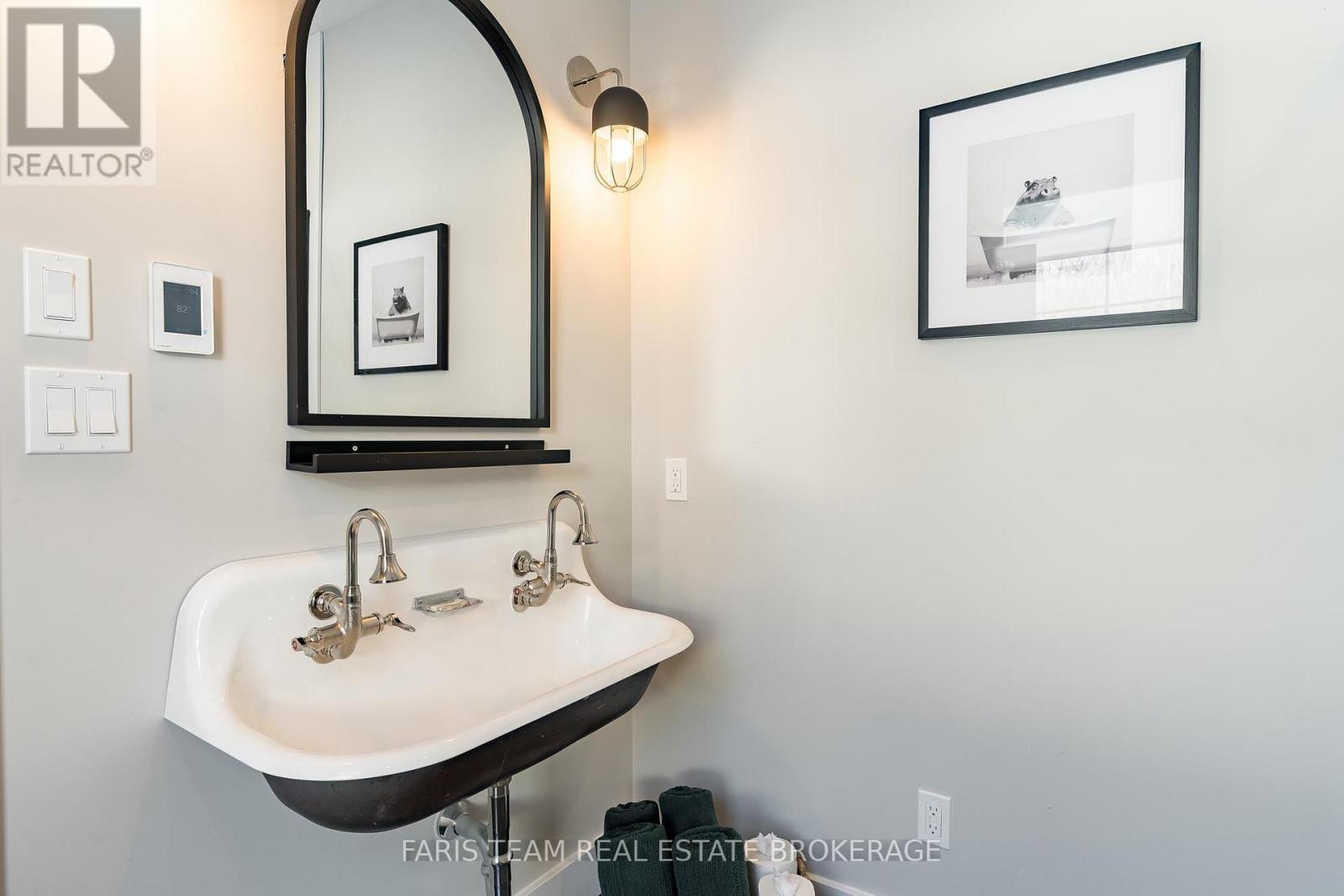 1555 Baseline Road S, Tiny, ON - Indoor Photo Showing Bathroom