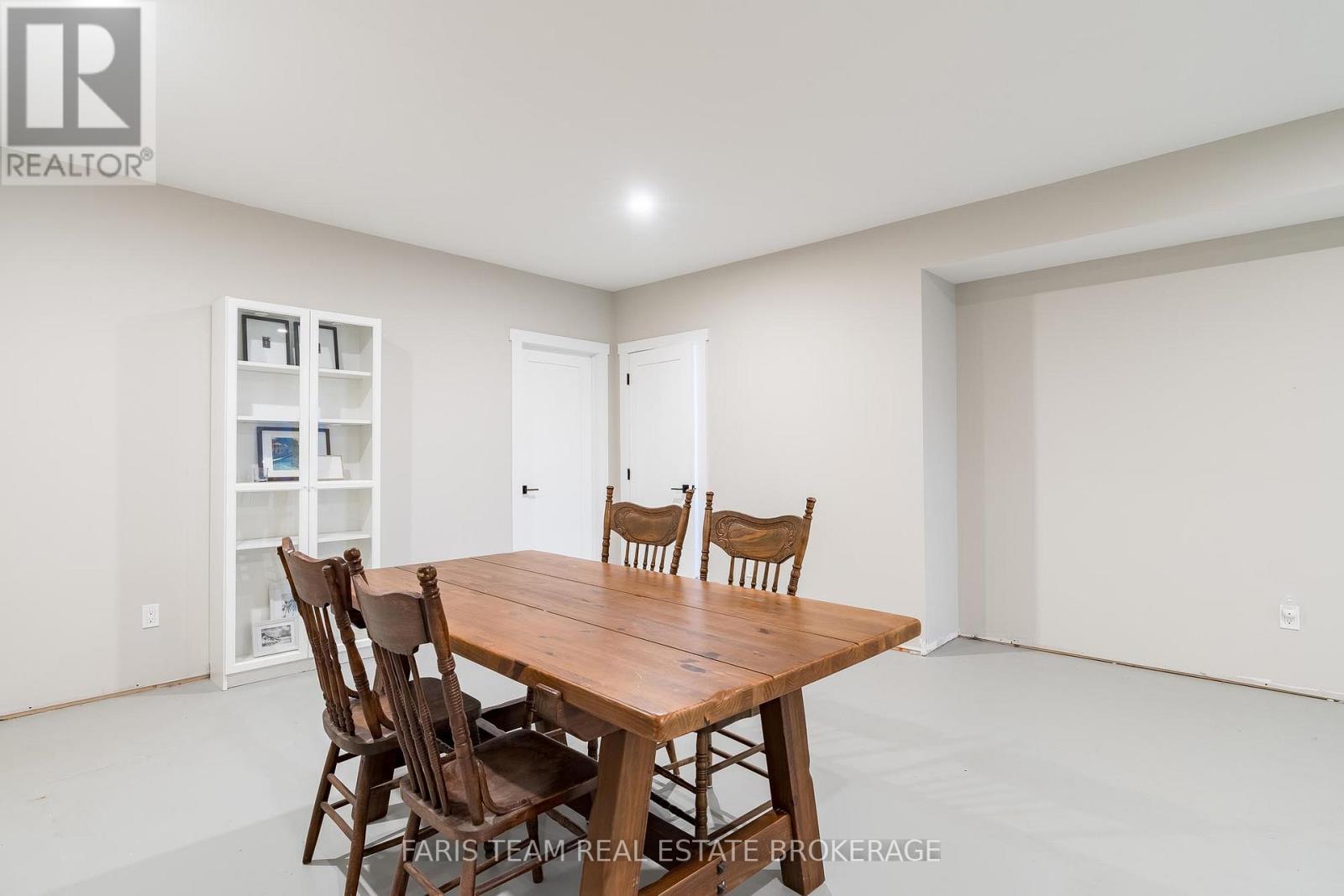 1555 Baseline Road S, Tiny, ON - Indoor Photo Showing Dining Room