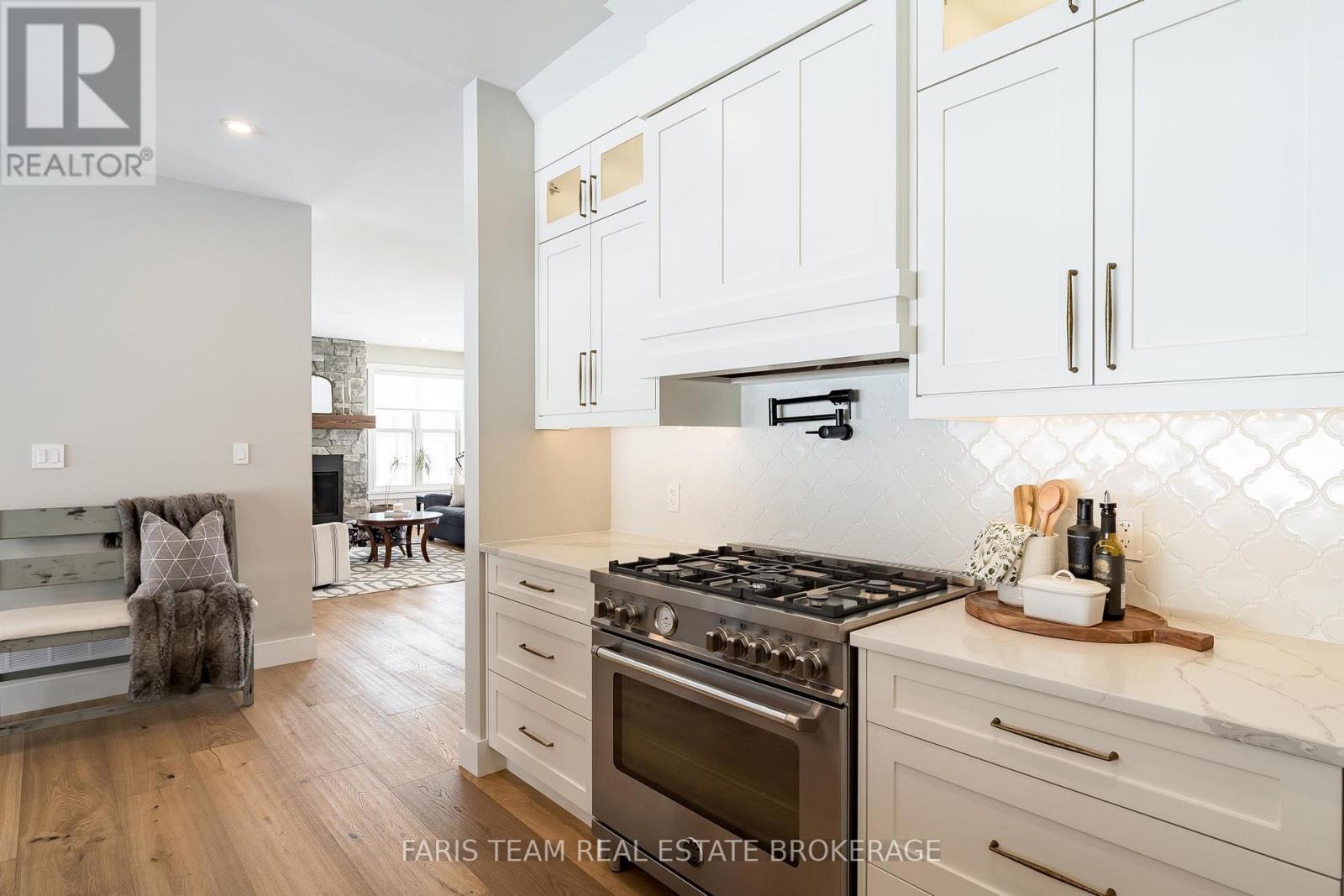 1555 Baseline Road S, Tiny, ON - Indoor Photo Showing Kitchen With Upgraded Kitchen