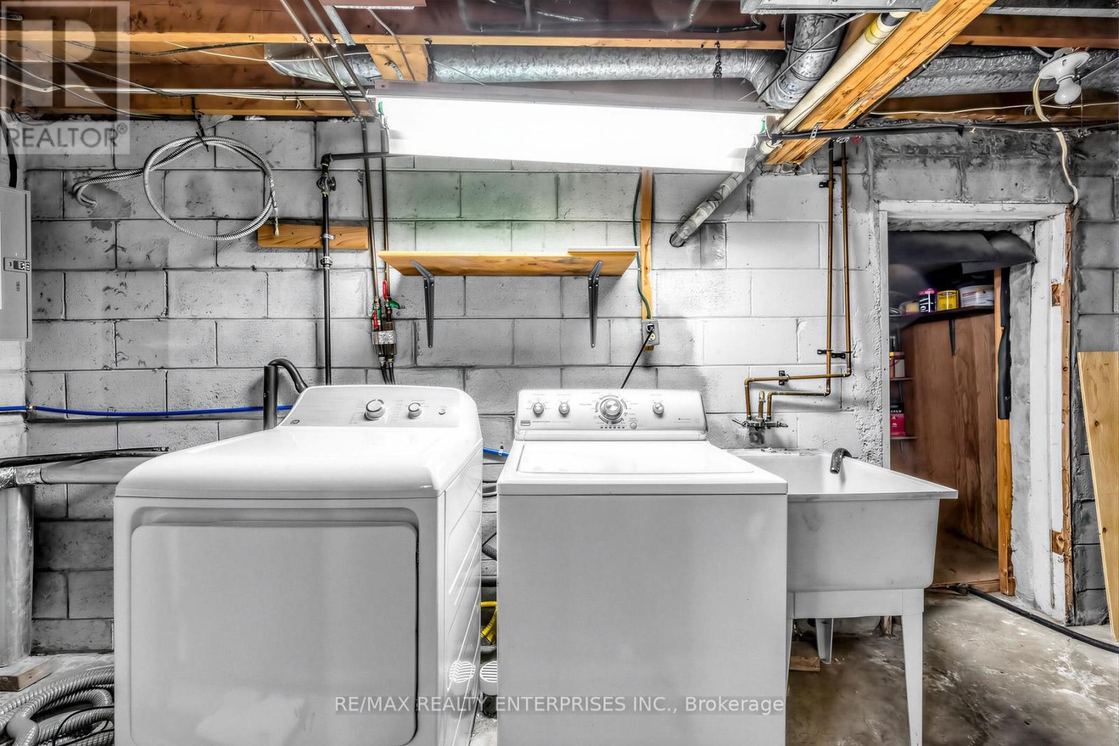 3356 Strabane Drive, Mississauga, ON - Indoor Photo Showing Laundry Room