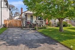 5 ACORN AVENUE Toronto, ON M9B 3P7