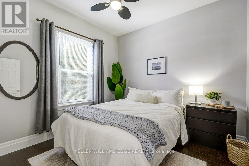 14 Baker Street, Hamilton, ON - Indoor Photo Showing Bedroom