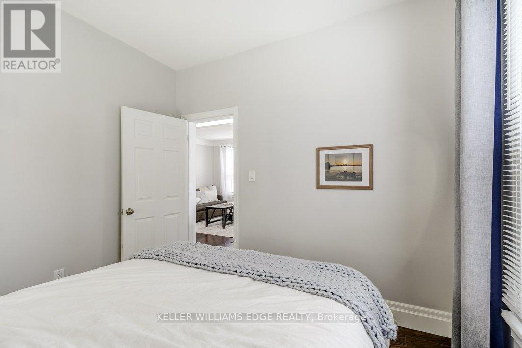 14 Baker Street, Hamilton, ON - Indoor Photo Showing Bedroom
