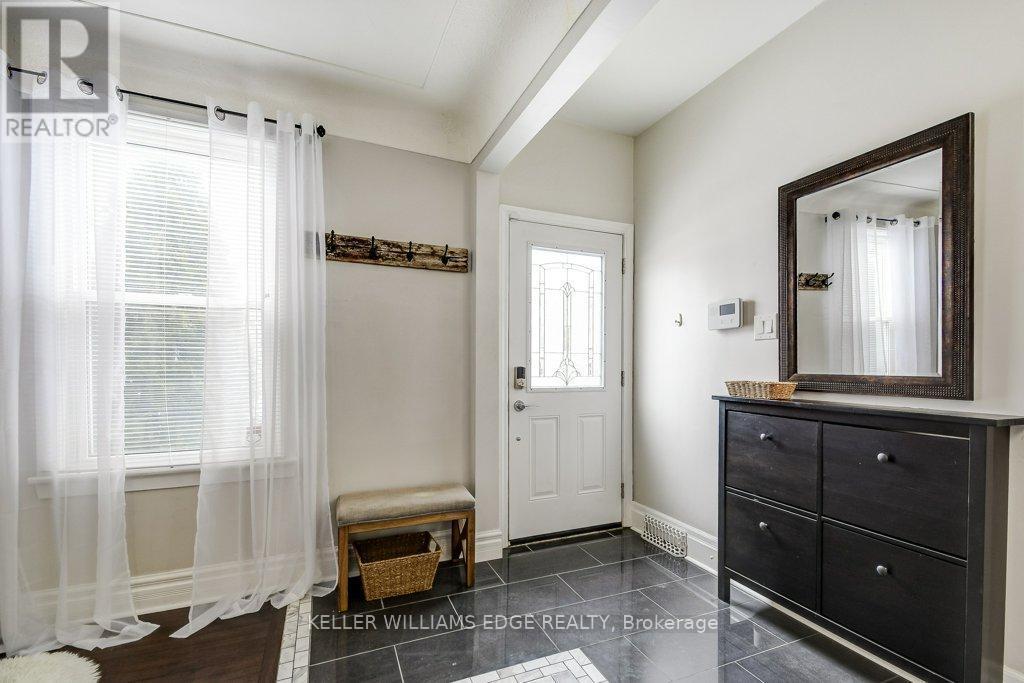 14 Baker Street, Hamilton, ON - Indoor Photo Showing Other Room