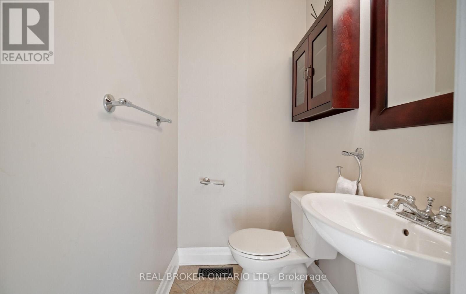 6060 Clover Ridge Crescent, Mississauga, ON - Indoor Photo Showing Bathroom